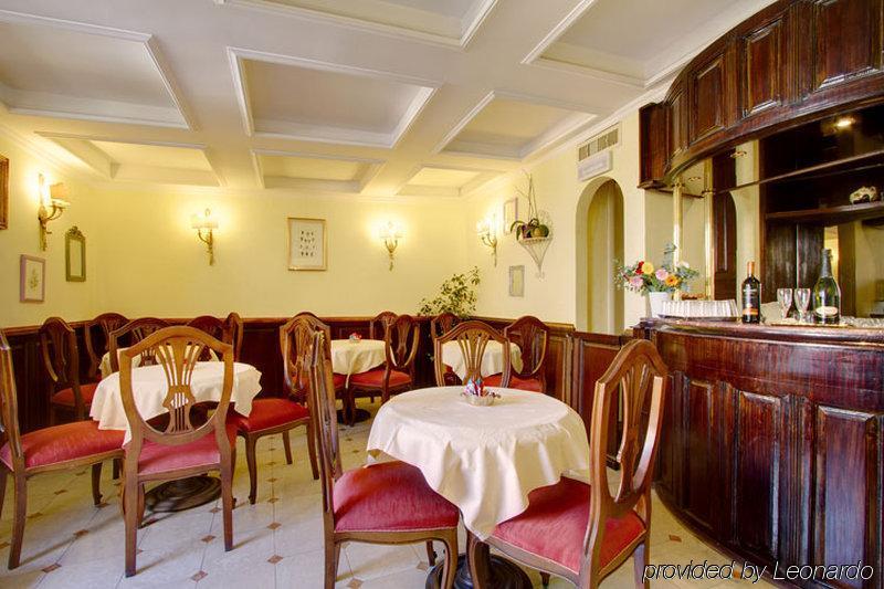 Hotell Cinquantatre 3*