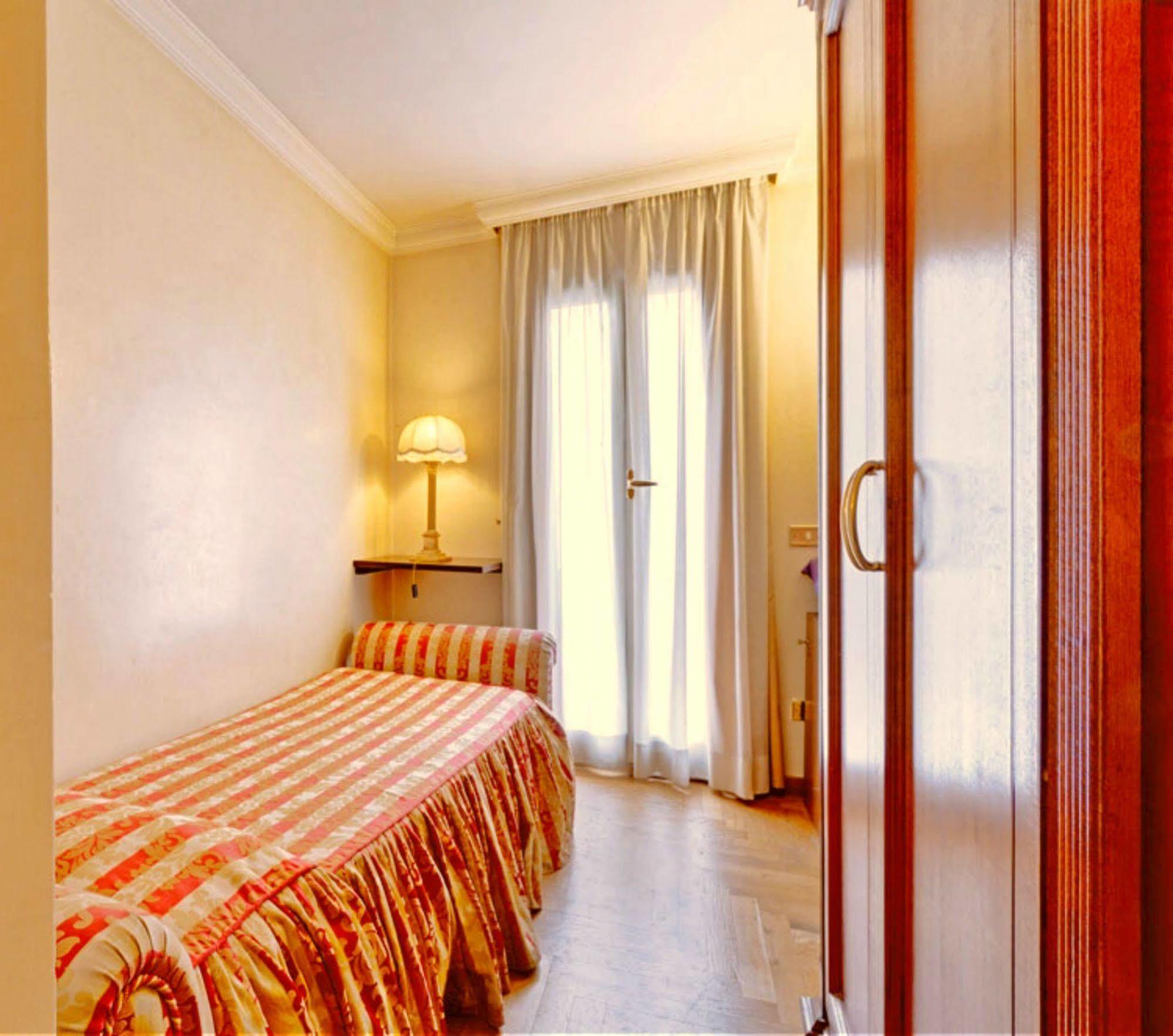 Hotell Cinquantatre 3*